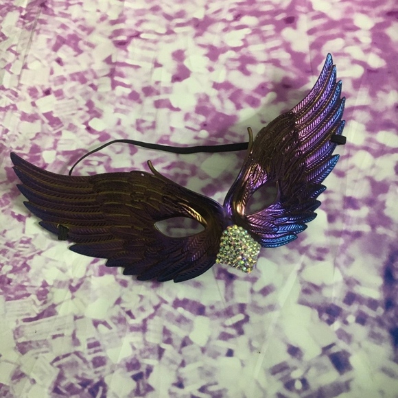 Bird Feathers & Diamonds Sparkly Mask! - Picture 2 of 3